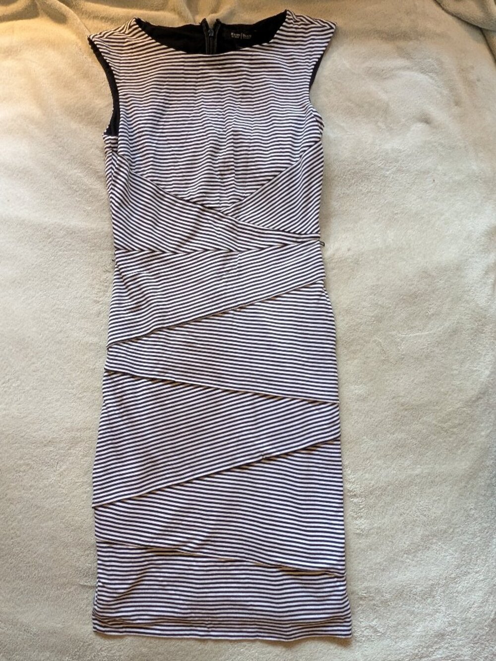 WOMEN'S DRESS White House Black Market 6 Stripes Mid Length Cocktail Zig Zag